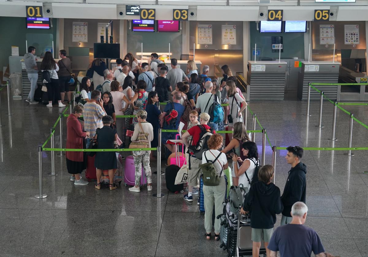 El aeropuerto de Bilbao registra el mejor agosto de su historia