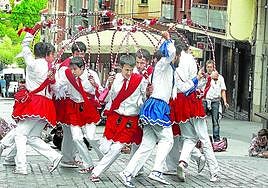 Actuación de una edición anterior en el centro del municipio.