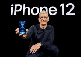 El CEO de Apple, Tim Cook, durante la presentación del iPhone 12.