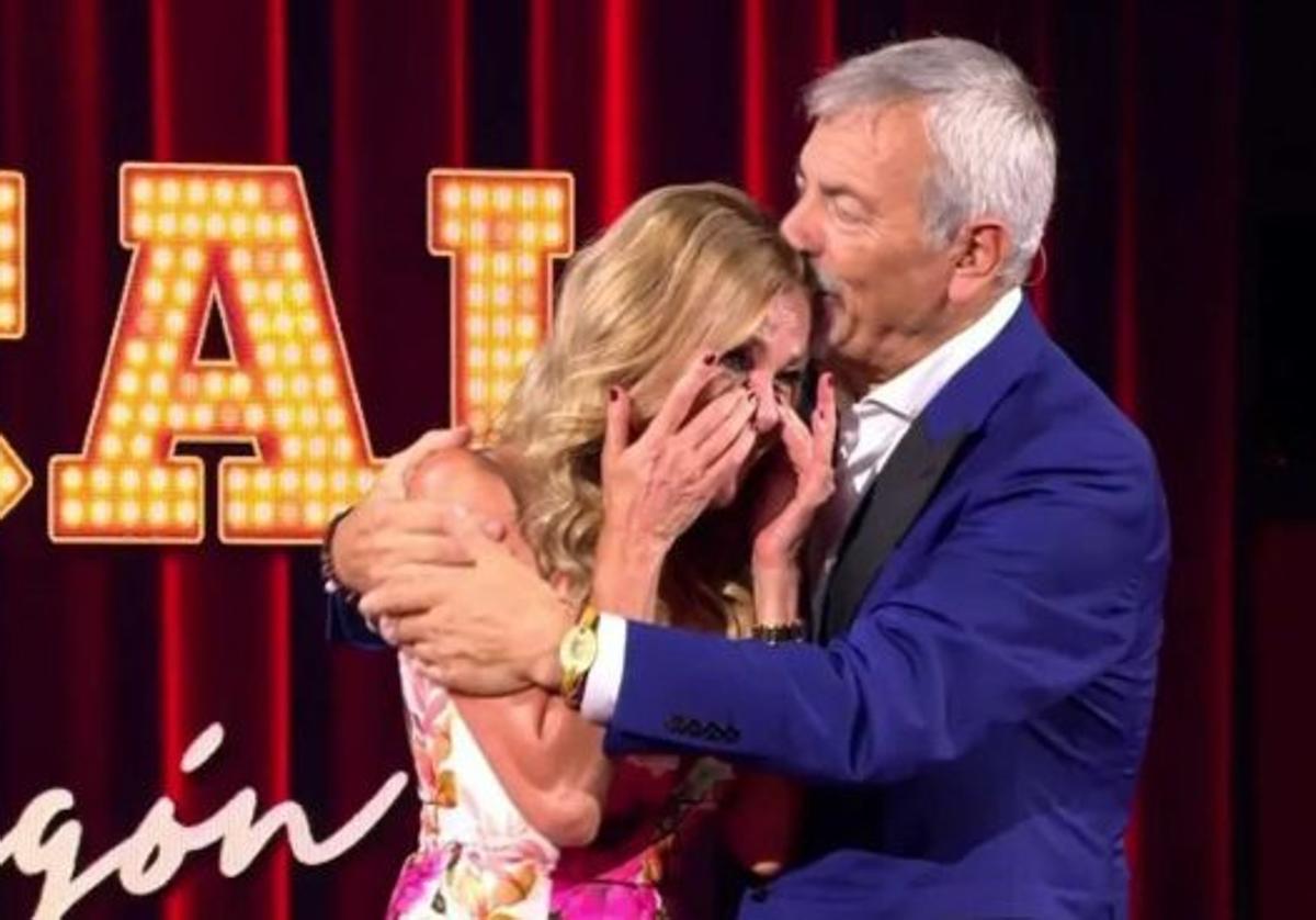 Carlos Sobera rompe a llorar al ver imágenes del hijo fallecido de Ana Obregón