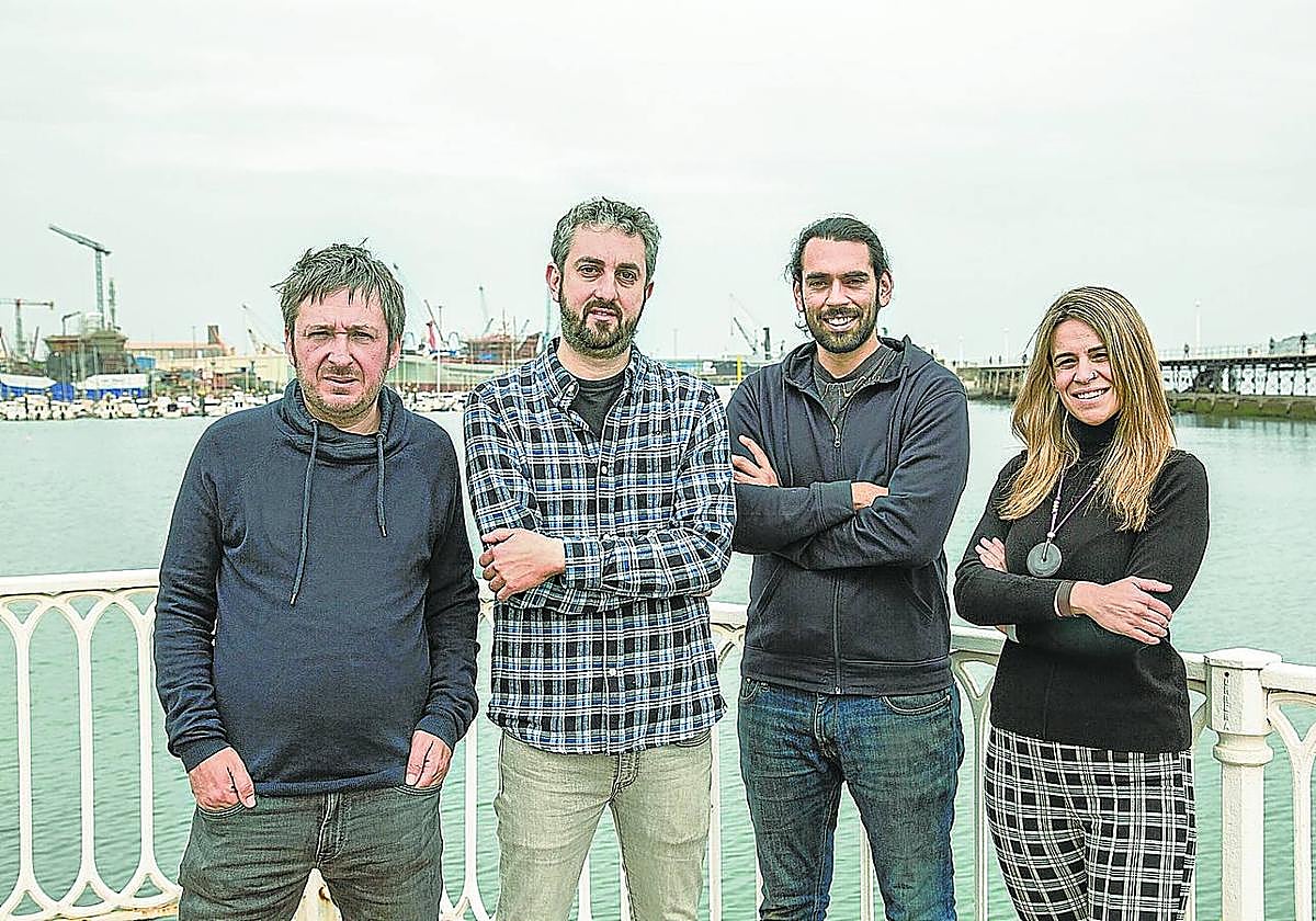 Alain Ulazia, Mario del Río, Oscar García y Ariana Martín en las instalaciones del vivero de empresas de la UPV en Santurtzi.