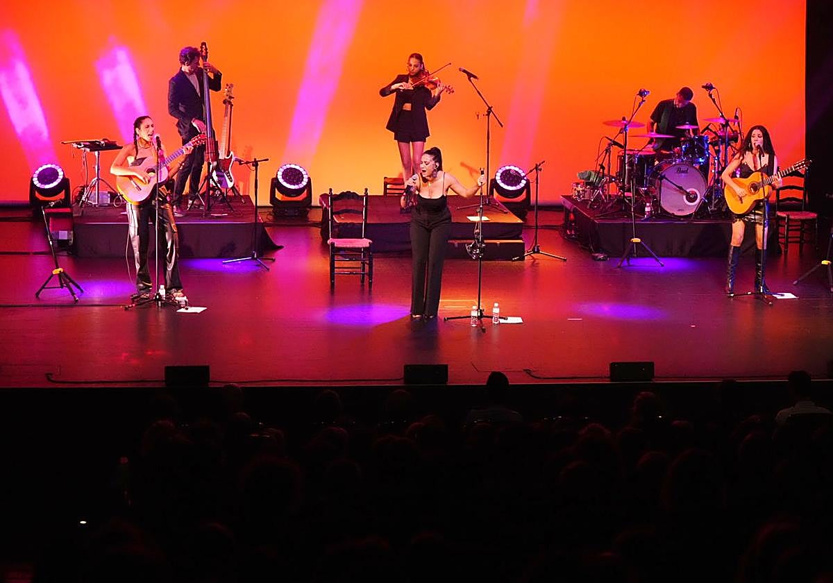 En sexteto con dos músicos de apoyo.