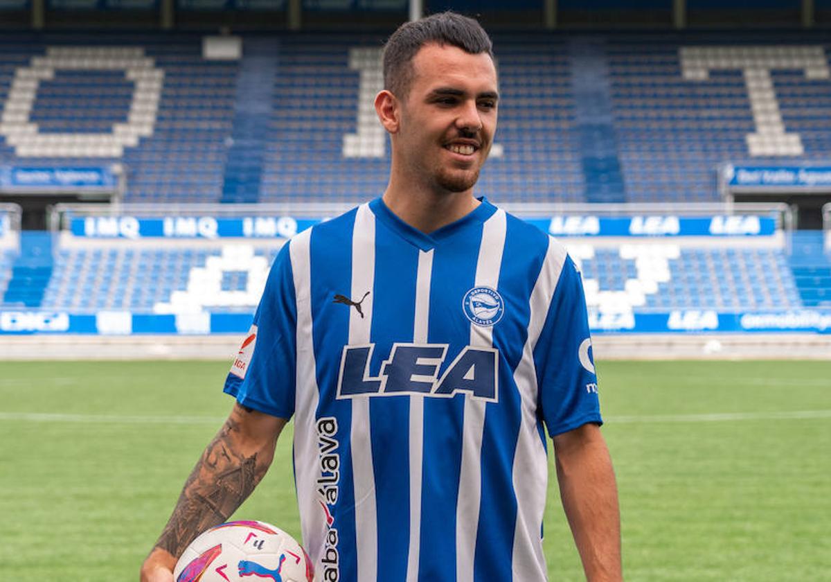 Álex Sola, durante su presentación con el Alavés.