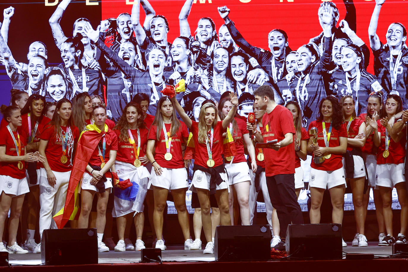 Parte de las campeonas del mundo en la gran fiesta que se celebró en Madrid