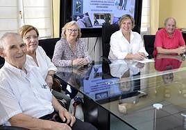 La edil de Servicios Sociales, Marijose Blanco, presenta el proyecto junto a representantes de la asociación Repélega.