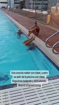 La divertida forma de salir de la piscina del Deportiva Náutica de Portugalete