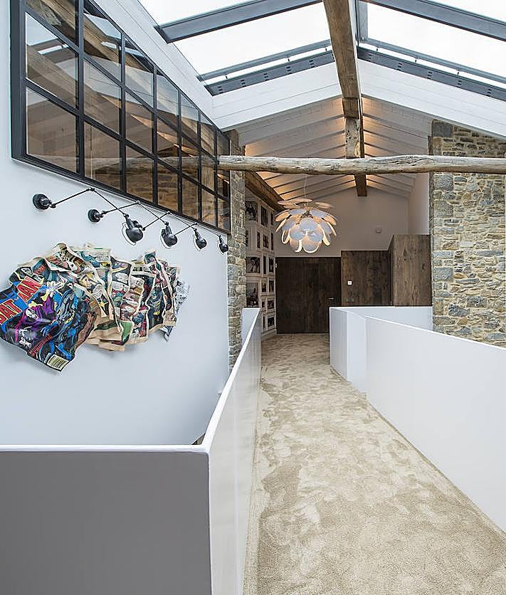 Imagen secundaria 2 - Los dueños tienen una gran sensibilidad artística que se traduce en diversas instalaciones.