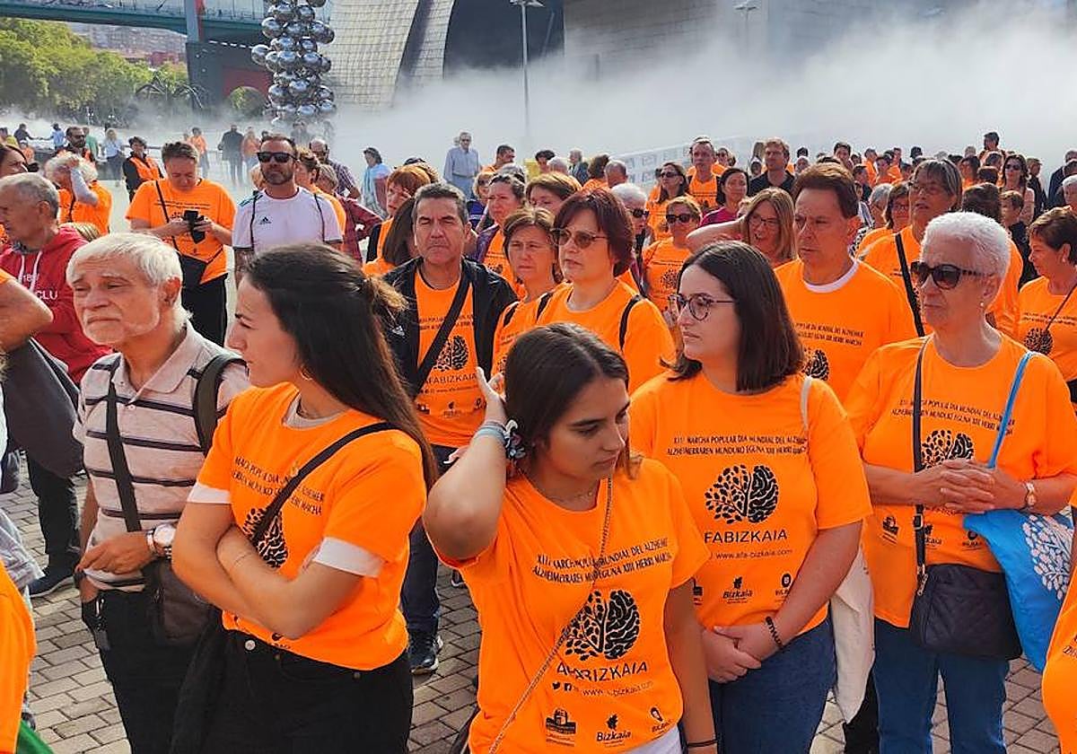 Un millar de personas reivindica en Bilbao más medios en la lucha contra el alzhéimer