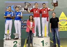 El podio de la feria de San Mateo tras la entrega de los trofeos correspondientes.