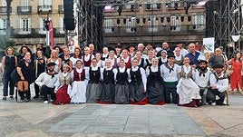 Goi-Alde Dantza Taldea es un grupo de danzas de Erandio con solera, que nació en 1965 y se compone entre sus filas de 150 bailarines y músicos de todas las edades.