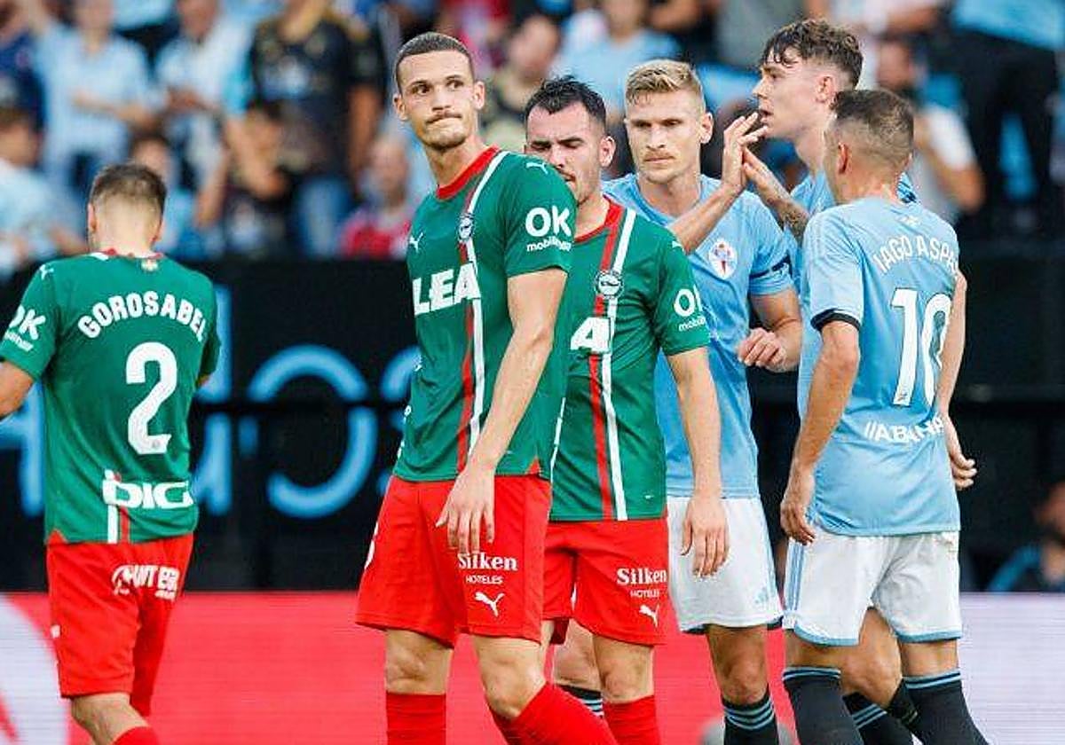 Rafa Marín se lamenta tras su error en el gol del Celta.