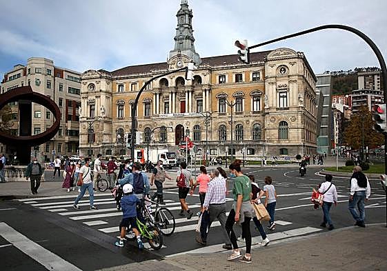 Bilbao sube un 3% las tasas municipales para recaudar 5,2 millones de euros más en 2024