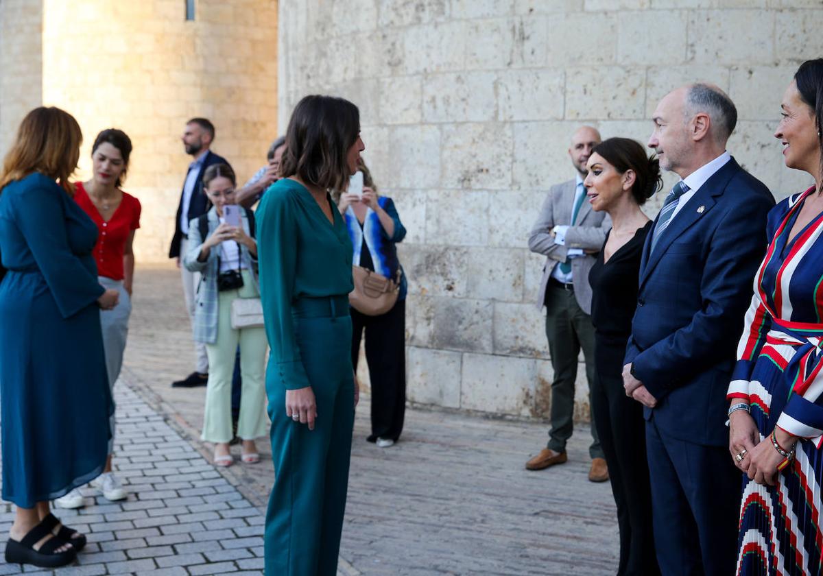 Tensión entre Irene Montero y la presidenta de las Cortes de Aragón de Vox en un acto en Zaragoza