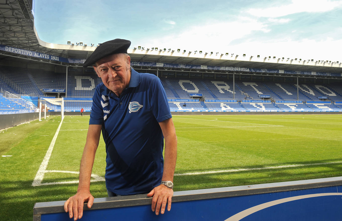 En el estadio de Mendizorroza, feudo del Deportivo Alavés, su segunda casa.