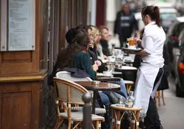 Euskadi se mantiene a la cabeza en absentismo laboral, con una tasa disparada en servicios