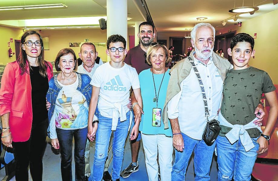 Raquel Cobos, Mari Carmen Campos, José María Cobos, Ander Orive, Ibon Orive, Araceli Arroyo, Ramón Orive y Mikel Orive.