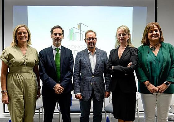 Amaia del Campo (Barakaldo), Eduardo Lobato (Iberdrola), Pedro Jauregui (Gobierno vasco), Veronica Portell (Renfe), Carmen Manrique (El Correo).