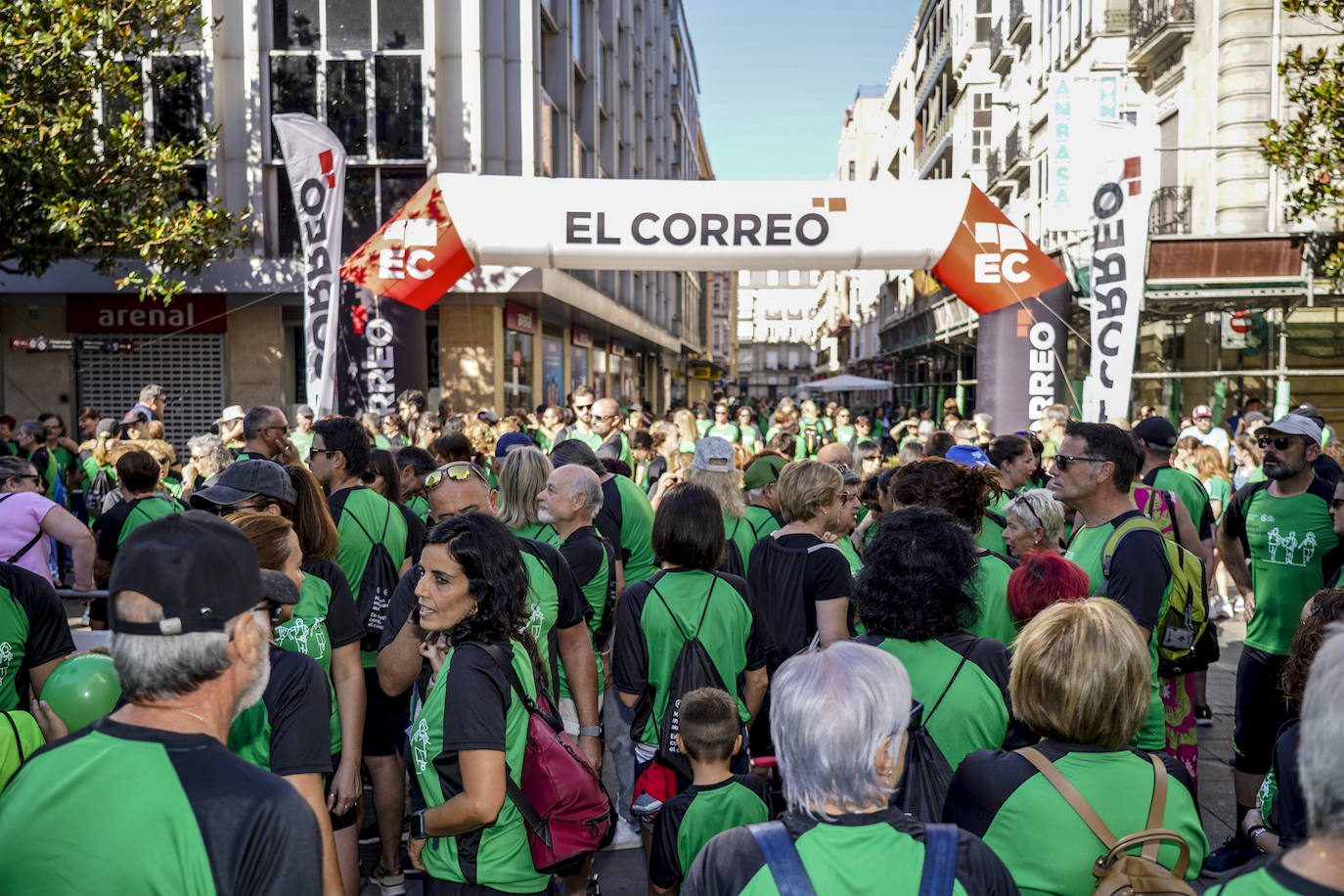 La marcha en Vitoria contra el cáncer, en imágenes