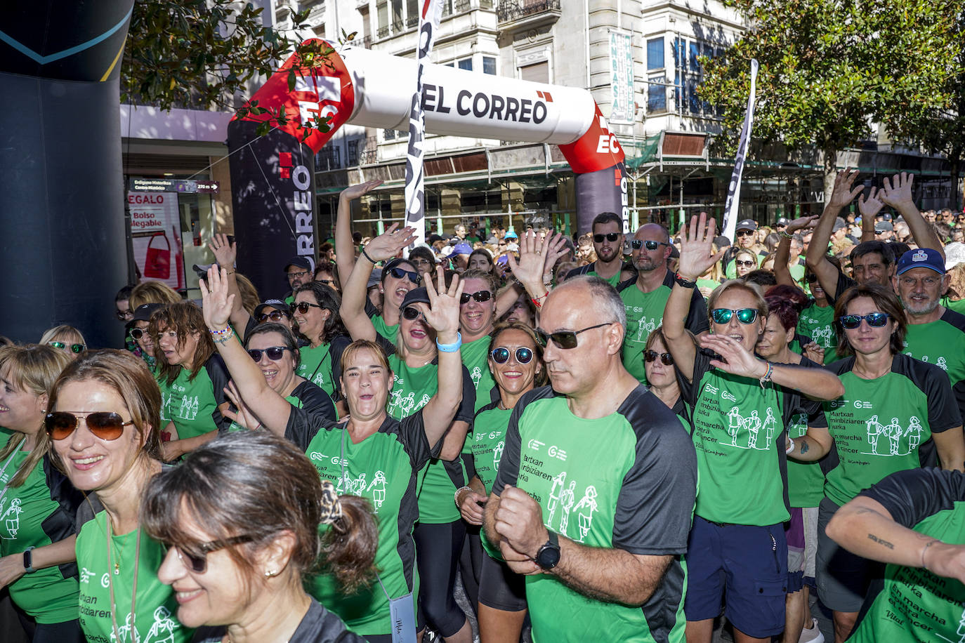 La marcha en Vitoria contra el cáncer, en imágenes