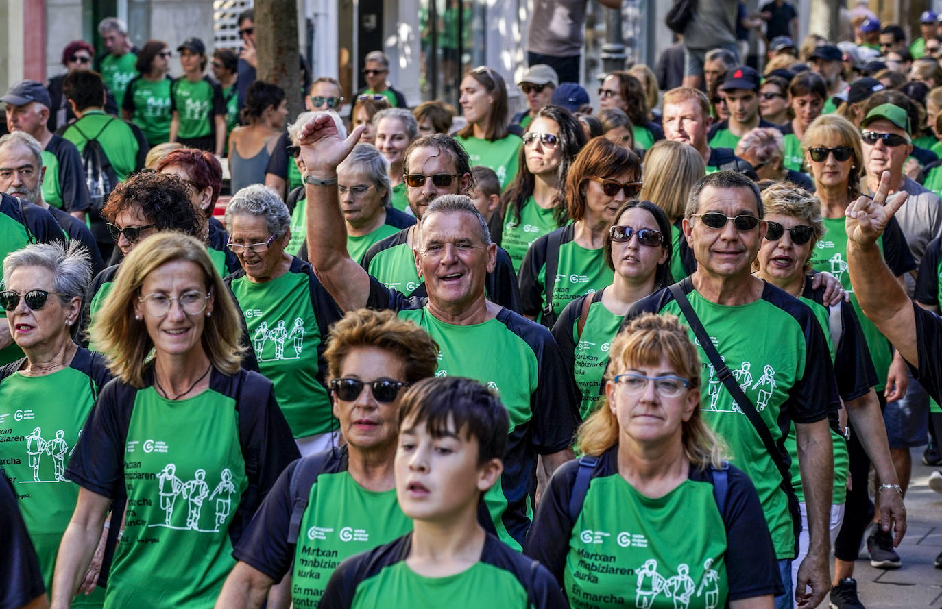 La marcha en Vitoria contra el cáncer, en imágenes