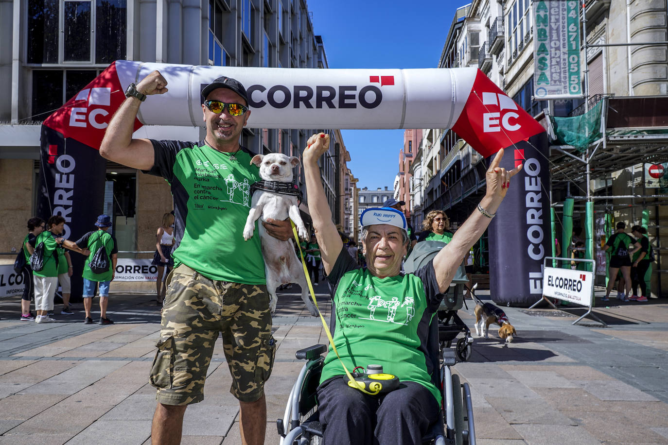 La marcha en Vitoria contra el cáncer, en imágenes