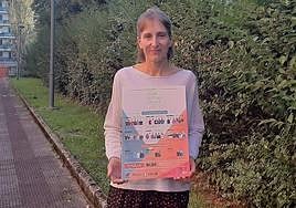 Ione Narbaiza, Bertsozale elkarteko koordinatzailea eta Bizkaiko Bertsolari Txapelketako arduraduna, aurtengo edizioko kartelarekin.