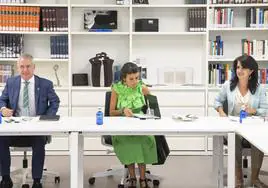 Iñigo Urkullu, Nerea Melgosa y Aintzane Ezenarro, en la reunión del Consejo de Dirección de Gogora.