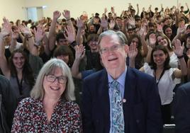 Strickland y Smoot, en el centro, con los asistentes al Bizkaia Aretoa.