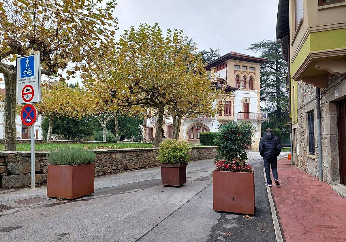El núcleo urbano de Zelaieta comenzó su peatonalización durante la pasada legislatura