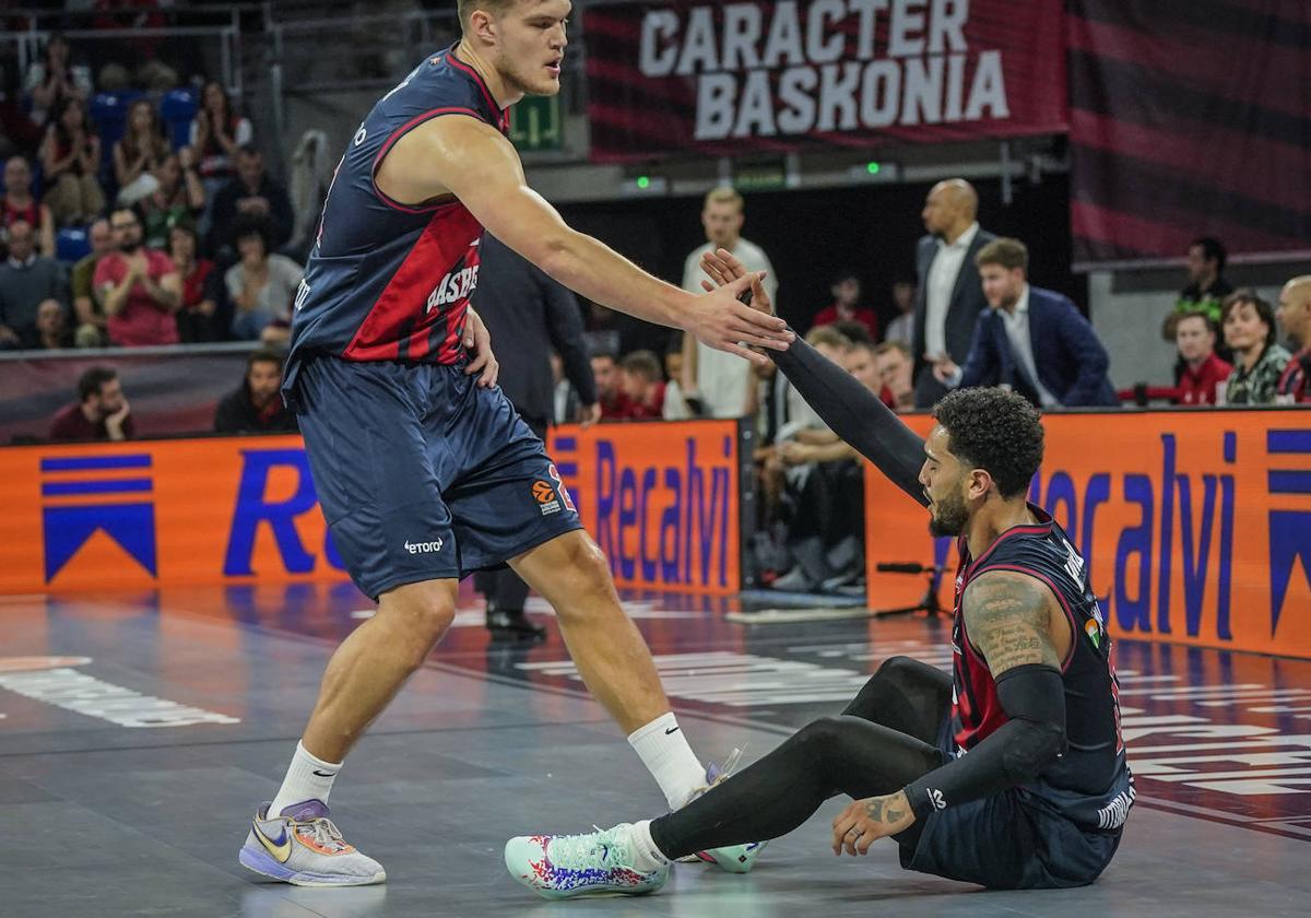 La trainera del Baskonia encalla sin timonel