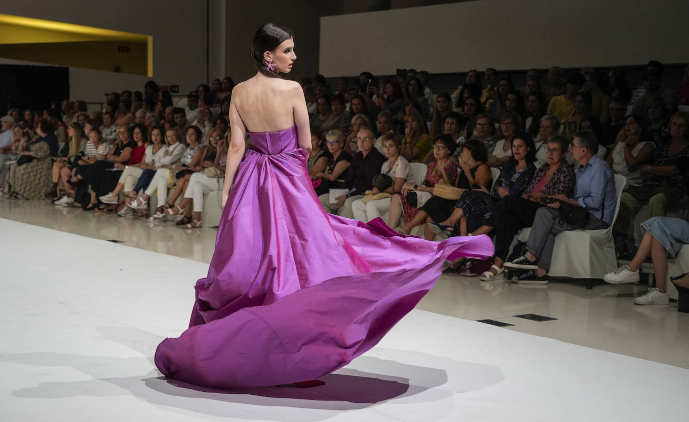 En el apartado de nuevos creadores, fueron dos modistos los que presentaron sus colecciones en la capital alavesa.