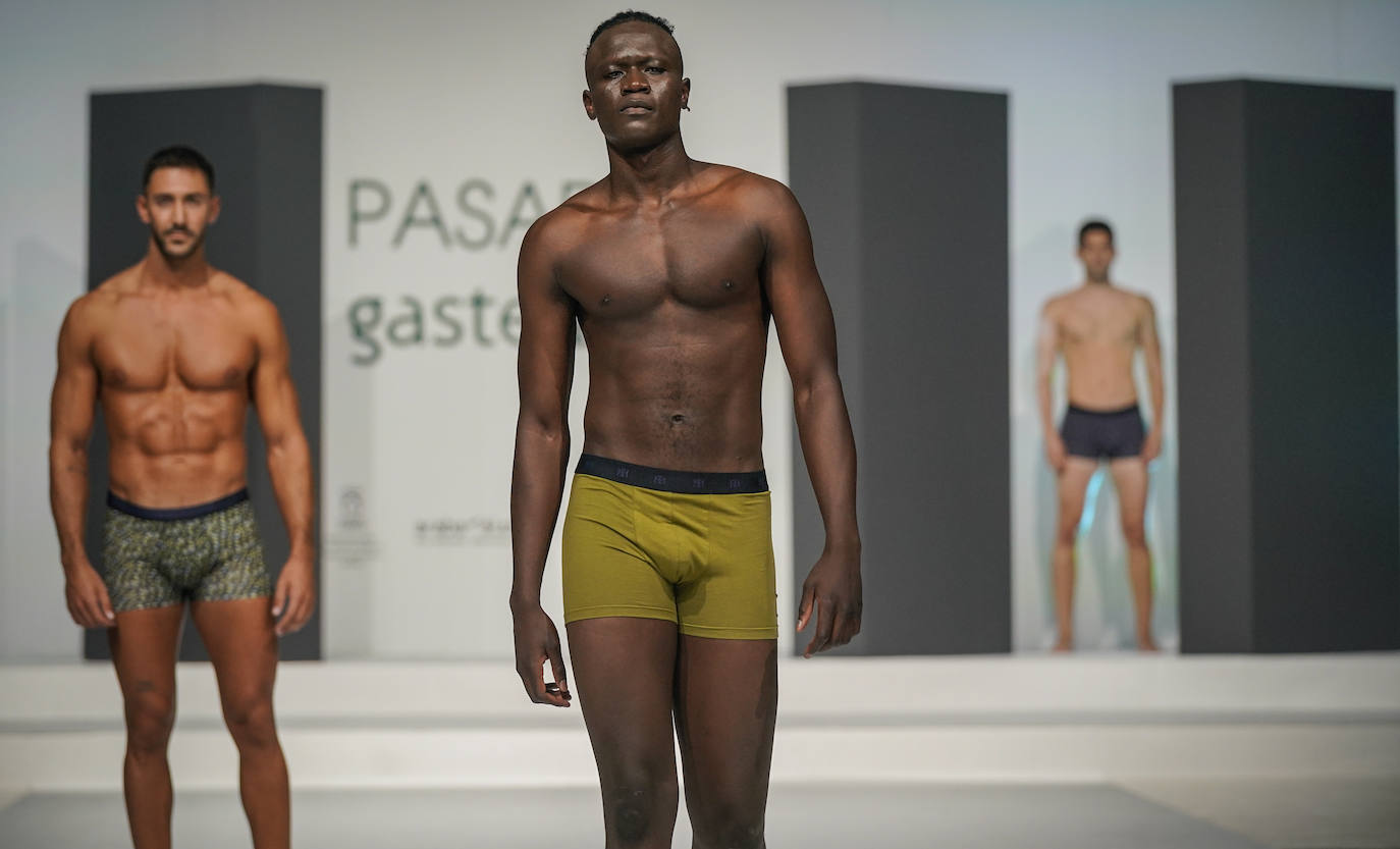 Pase de ropa interior masculina.