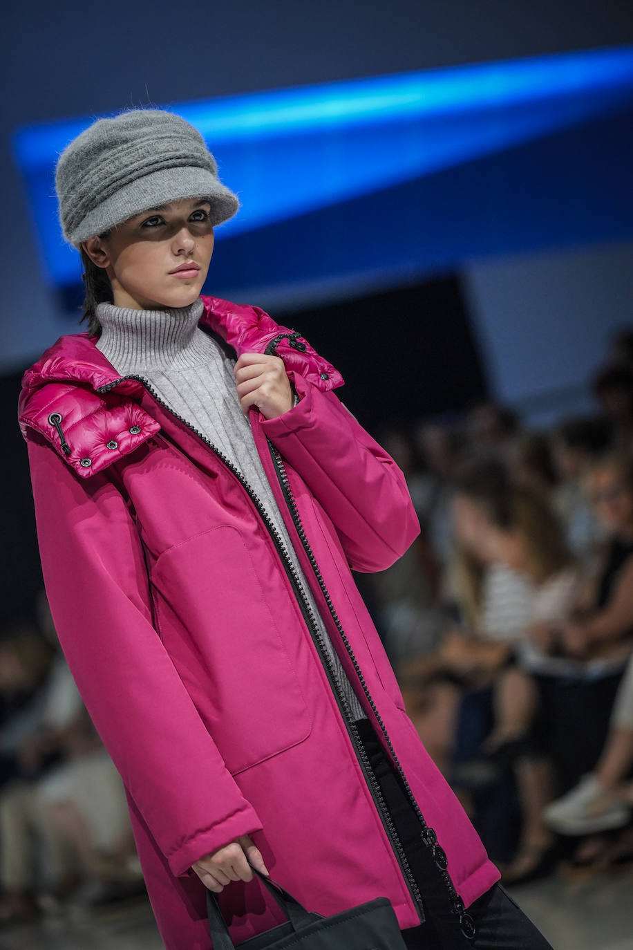 El comercio local contó con la presencia de Recoleta Sweet Cake, La Luna mercería y Galerías Xara, que hicieron una demostración de prendas con las que protegerse del frío invierno vitoriano.