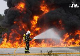 Imagen de la terminal del aeropuerto de Vitoria durante el simulacro.