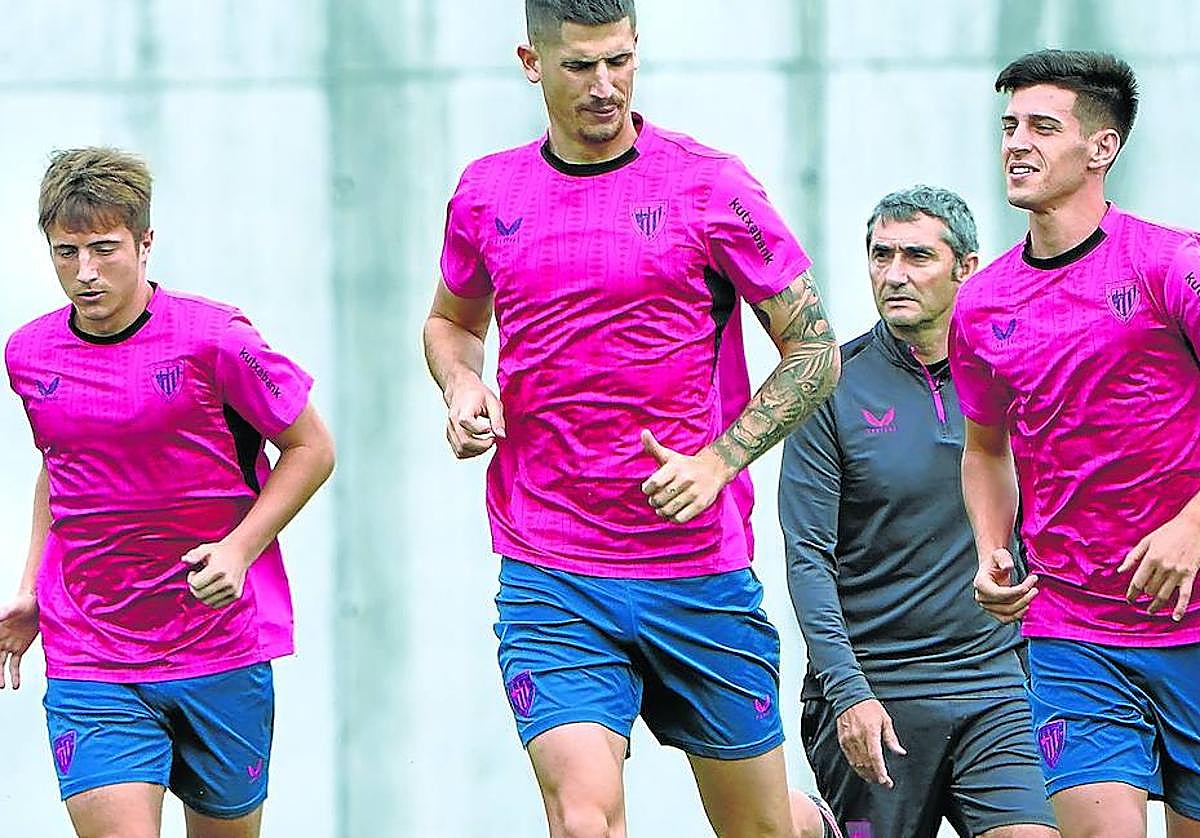 A por el triunfo. Jauregizar, Sancet, imanol y Nolaskoain, con Valverde atrás, esta semana.