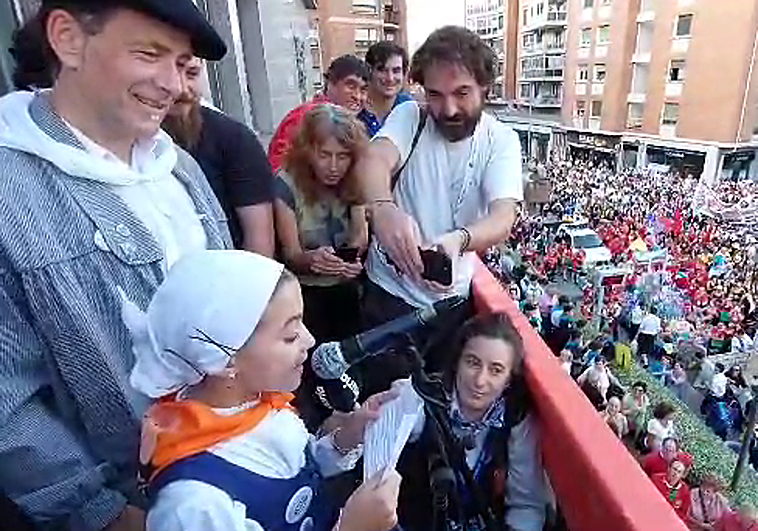 La actriz revelación Sofía Otero prende la mecha de los Sanfaustos de Basauri: «Bebiendo zurra, nos conoce hasta el Papa»