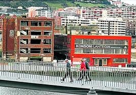 Piden el derribo de los pabellones abandonados de Zorrozaurre