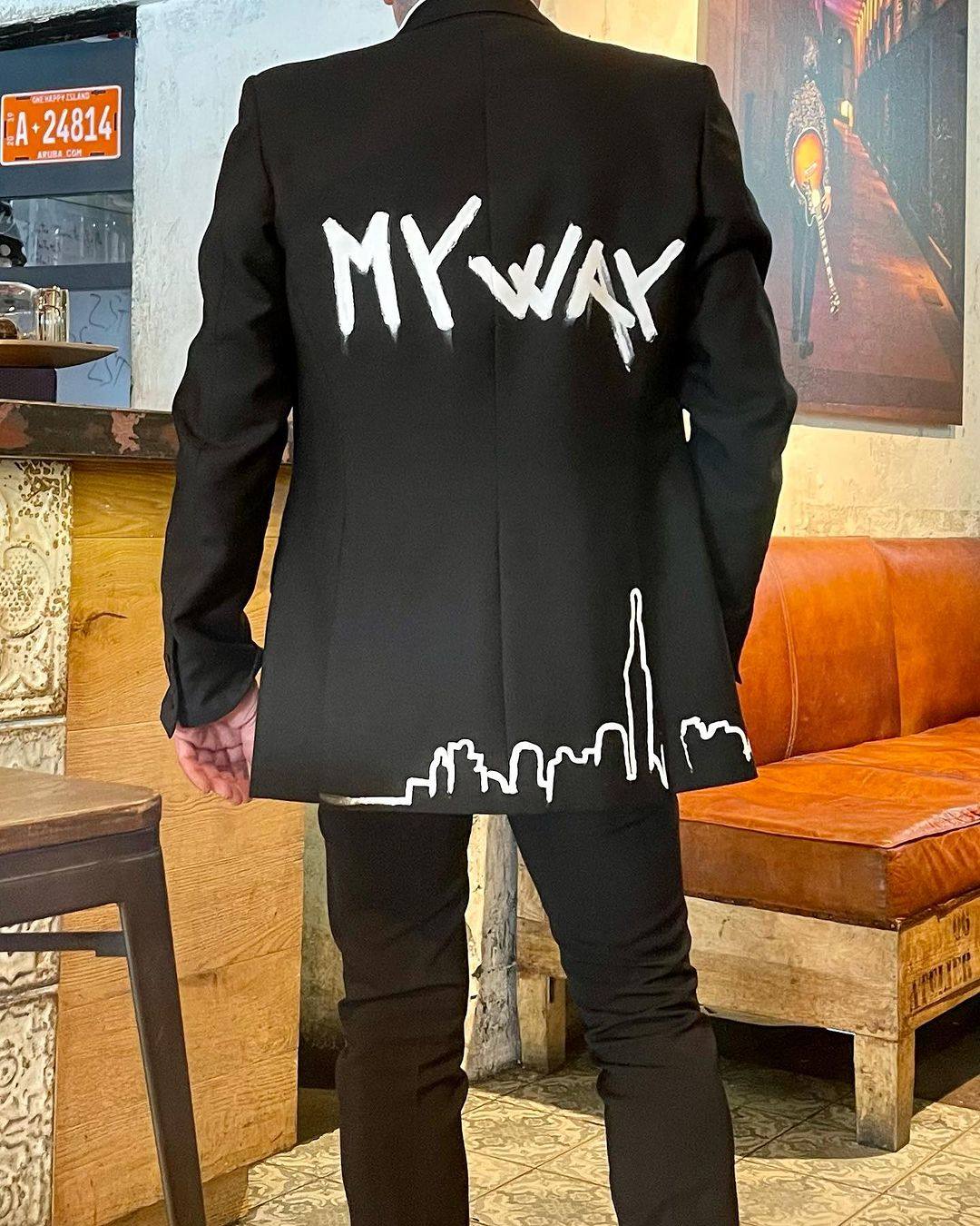 De Vitoria al mundo: las gabardinas &#039;vintage&#039; pintadas a mano que triunfan