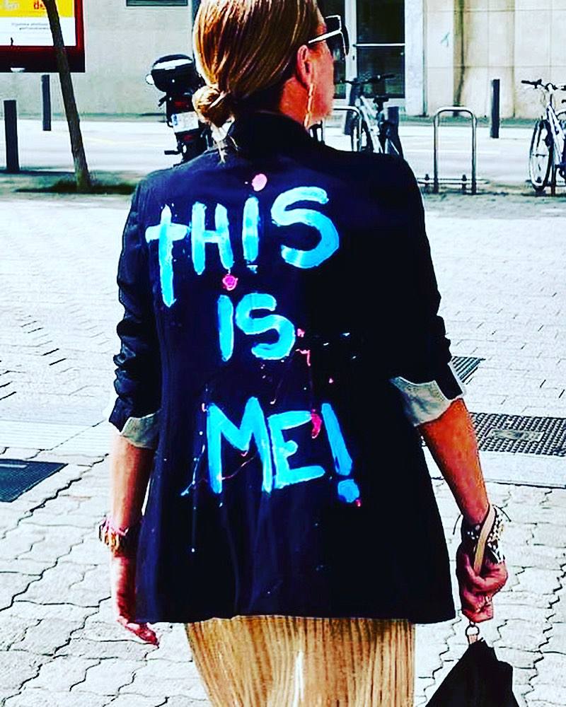 De Vitoria al mundo: las gabardinas &#039;vintage&#039; pintadas a mano que triunfan