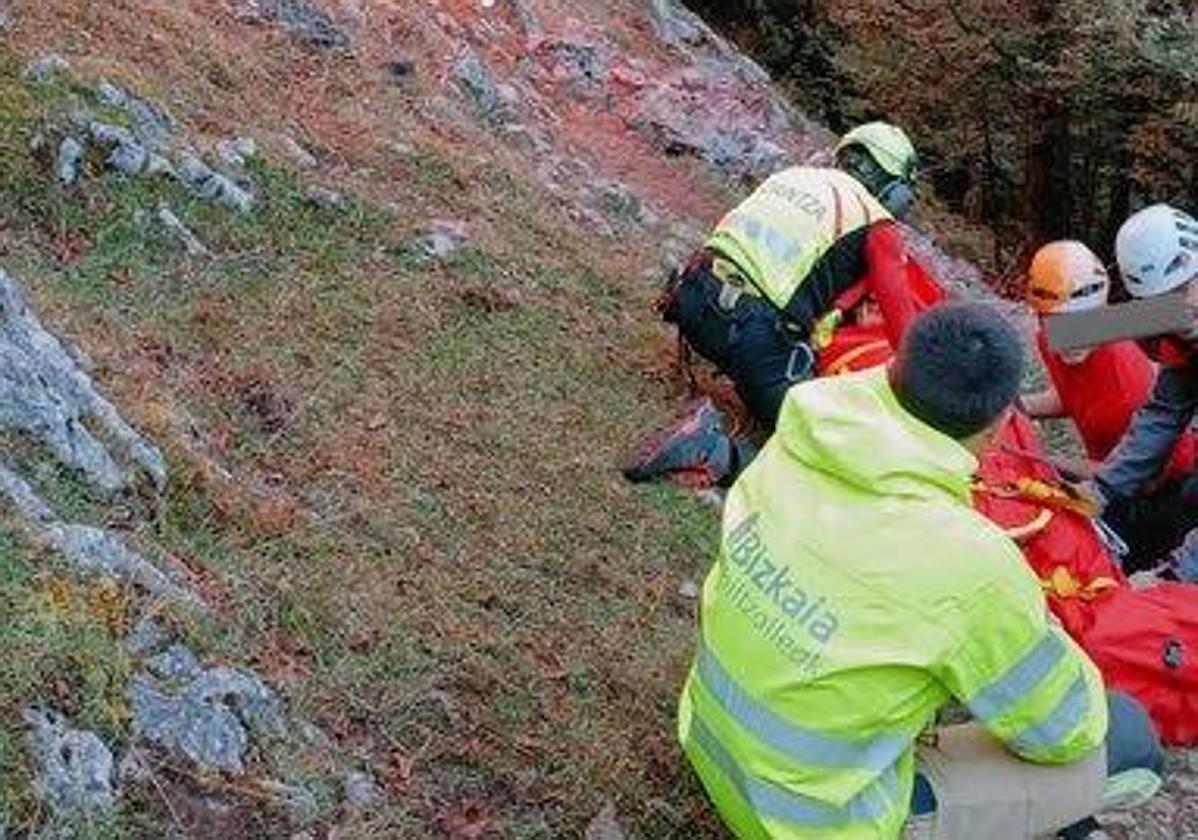 Evacúan a Txagorritxu a un corredor accidentado en el Anboto