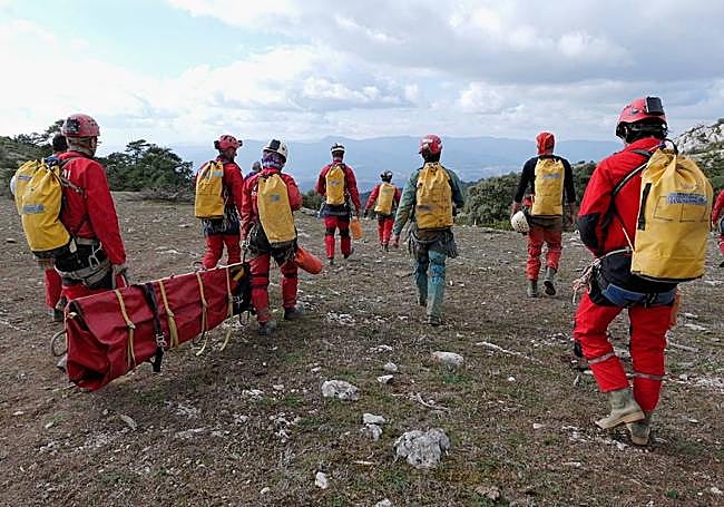 Los especialistas durante un momento del ejercicio.