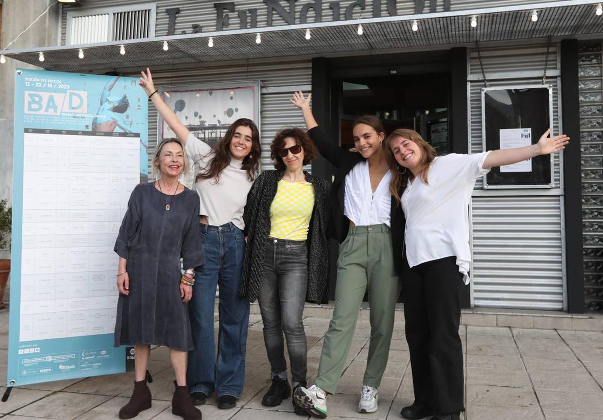 «Las mujeres seguimos pidiendo perdón y dando las gracias»