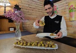 José Manuel Macías, del bar Estanco de Gernika, se hizo con el premio a la mejor gilda elaborada de manera tradicional.