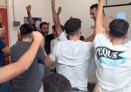 Los jugadores del Rubí han celebrado por todo lo alto el cruce con el Athletic.