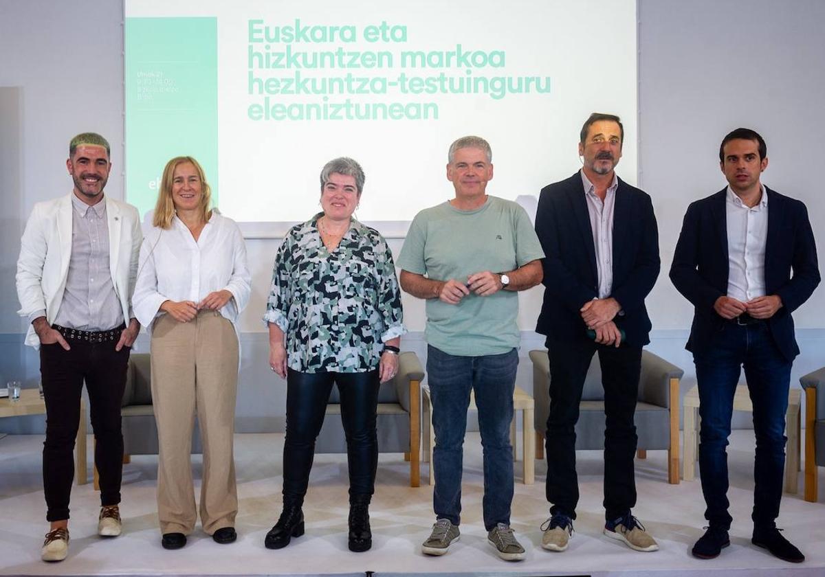 EH Bildu ha organizado este sábado en Bilbao una jornada educativa junto a expertos independientes.