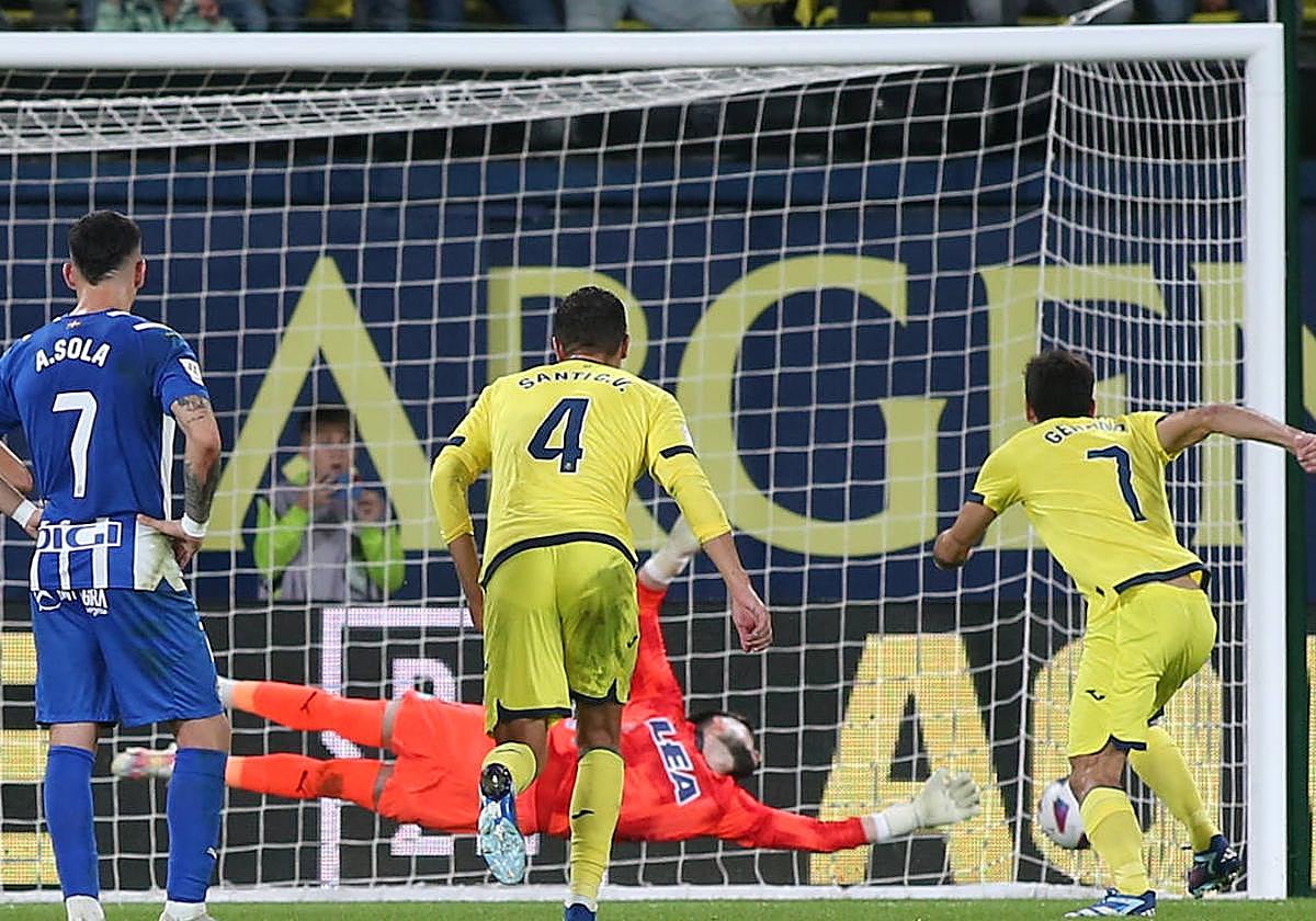 Gerard Moreno bate a Sivera en el penalti que supuso el empate del Villarreal.