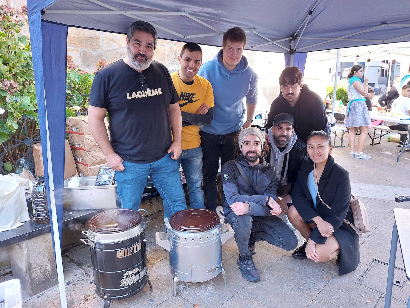 Sergio Ortiz de Zárate (izq.), chef y dueño del restaurante Zárate de Bilbao, otra de las estrellas Michelín que participó en la cita de la villa encartada.