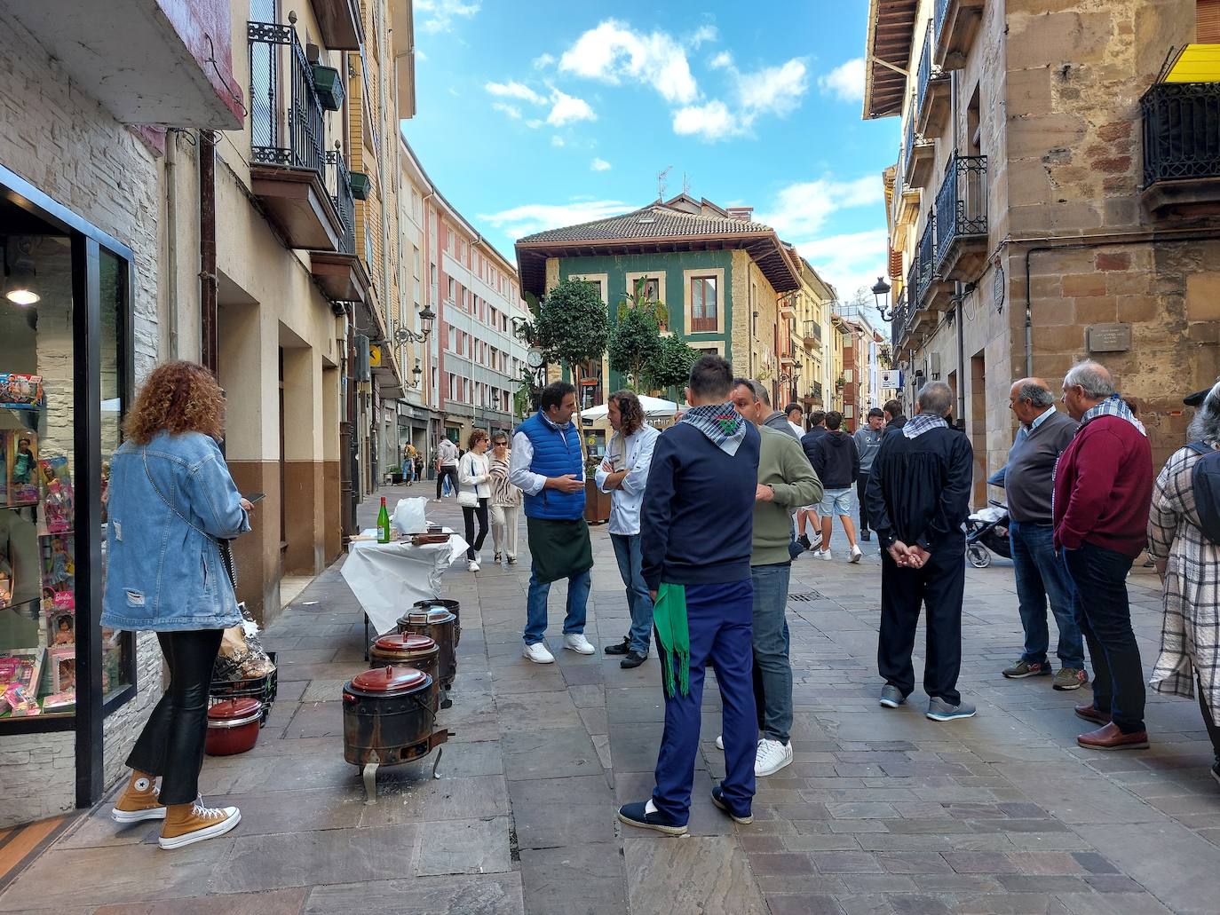 Las putxeras ocuparon numerosas calles y rincones de la villa encartada. 