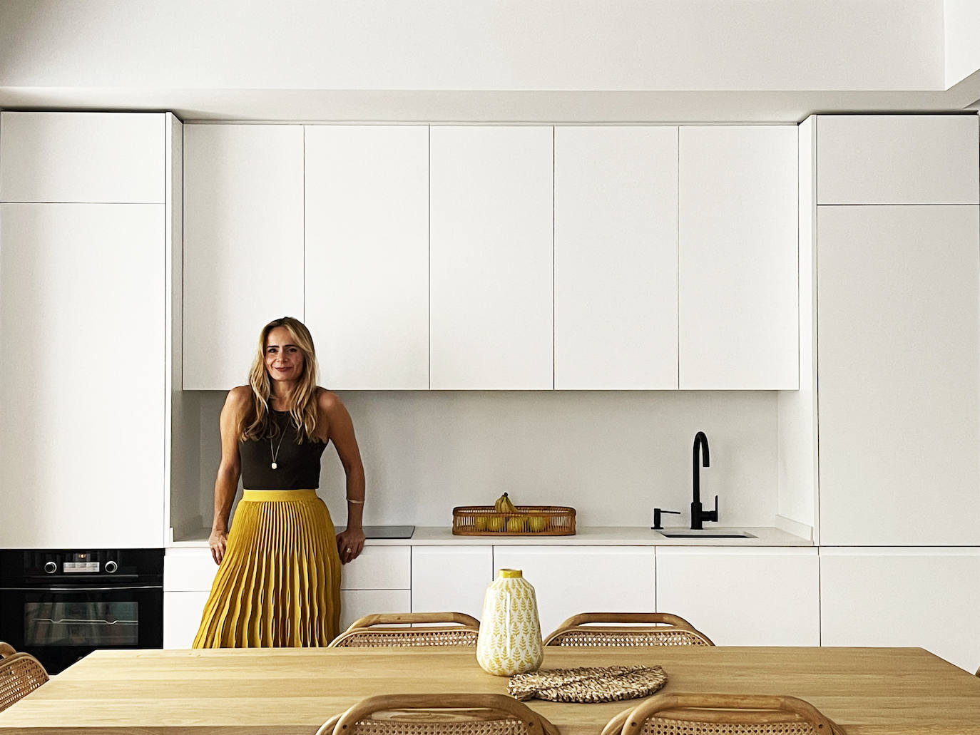 El piso de Beatriz en Bilbao o cómo esta pintora ha llenado su hogar de arte