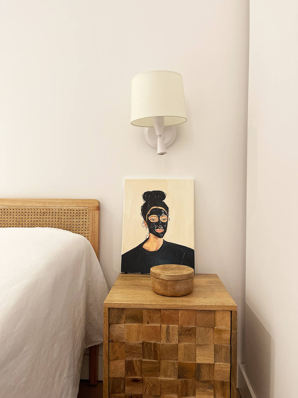 El piso de Beatriz en Bilbao o cómo esta pintora ha llenado su hogar de arte